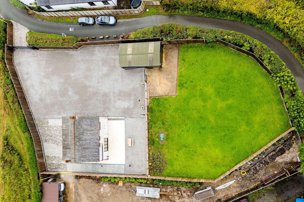 Property photo 2 of 43