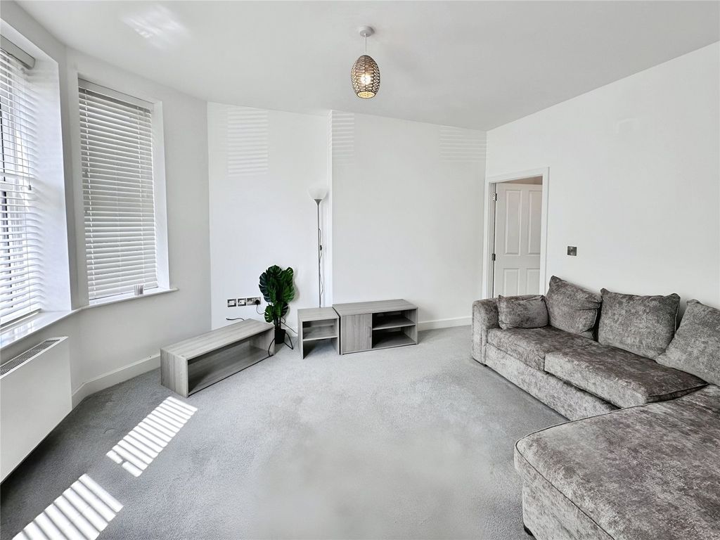 Property photo 2 of 13 Lounge