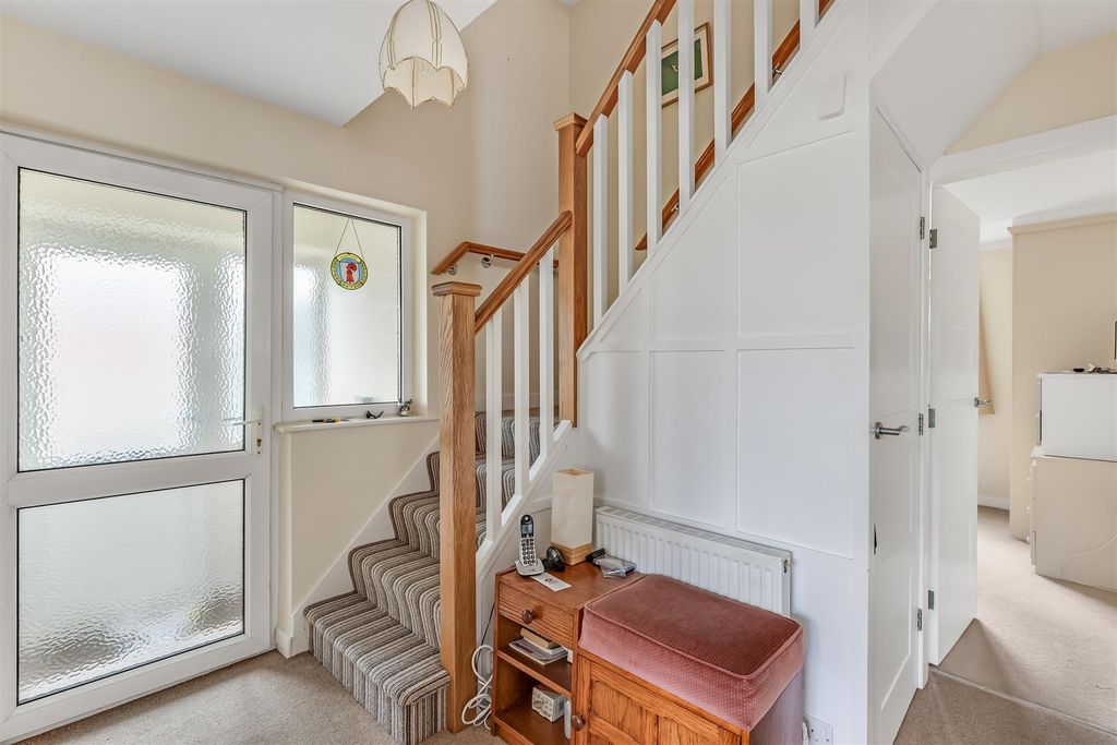 Property photo 2 of 20 Ent Hall.Jpg