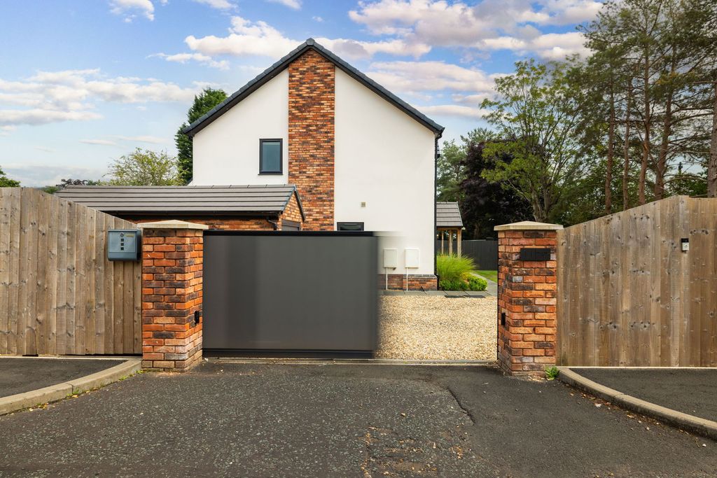 Property photo 2 of 34