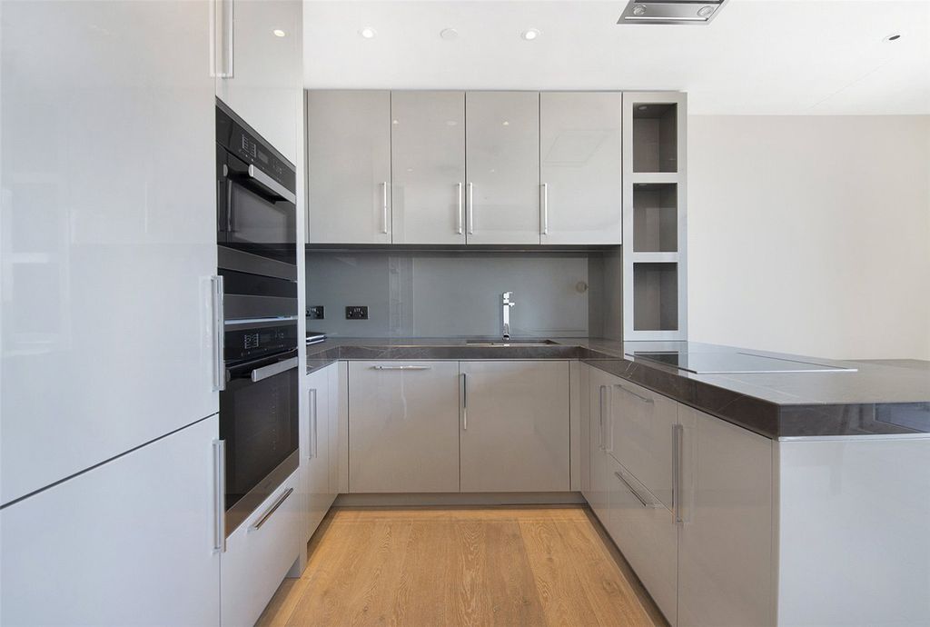Property photo 3 of 15 Kitchen