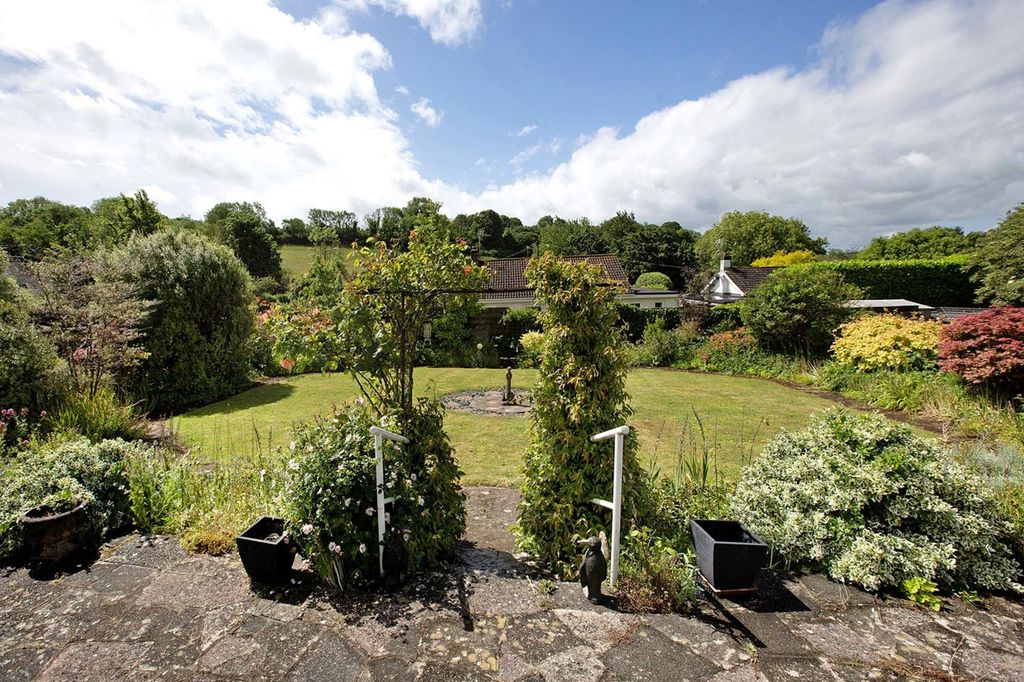 Property photo 2 of 22