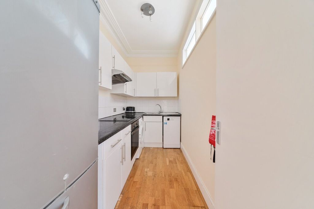 Property photo 3 of 13 Picture No. 17