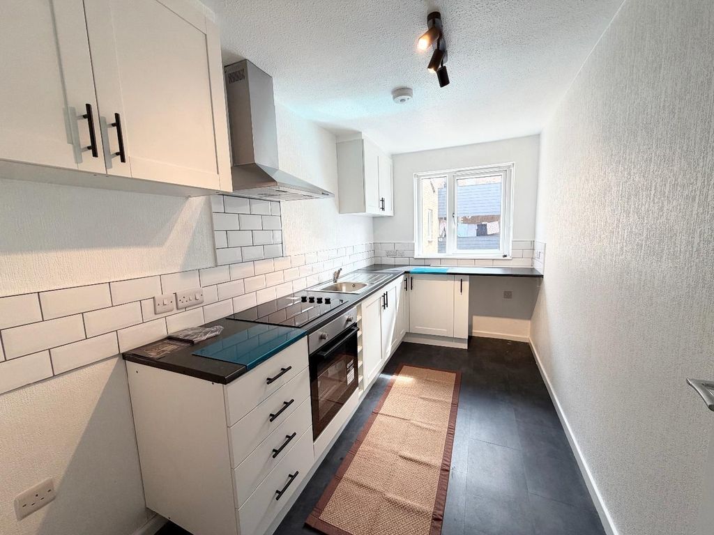 Property photo 3 of 9 Kitchen