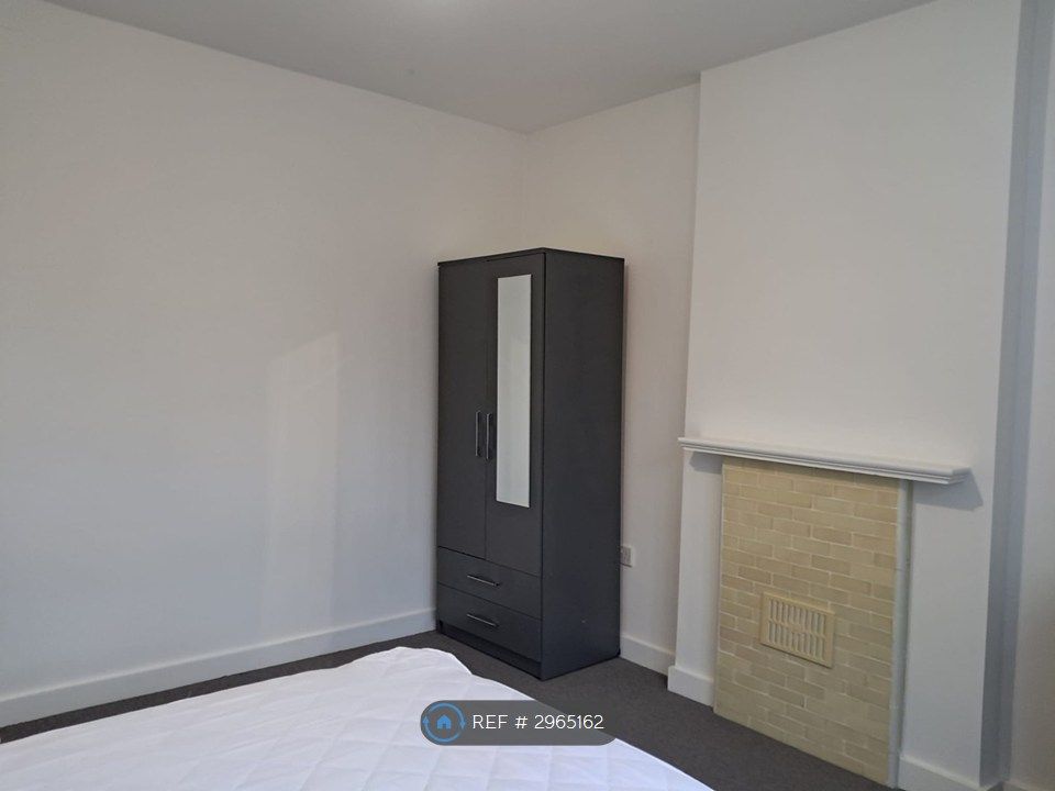 Property photo 2 of 9 Upstairs Back Bedroom
