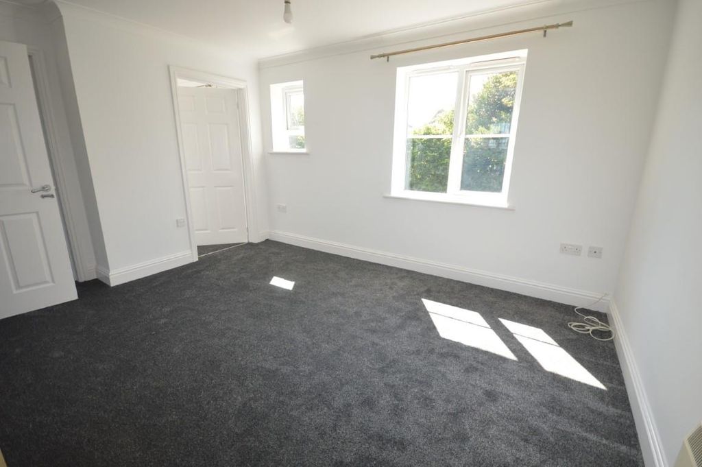 Property photo 2 of 10 Dsc_0096 (Medium).Jpg