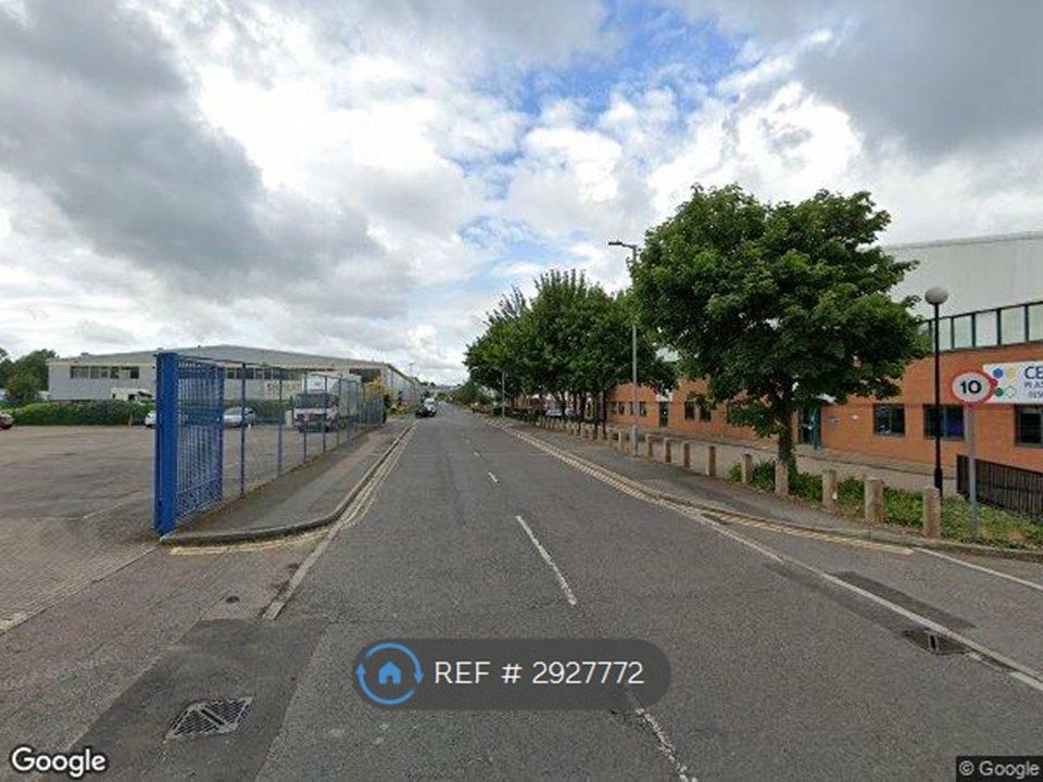 Property photo 3 of 10 Outside Street Parking