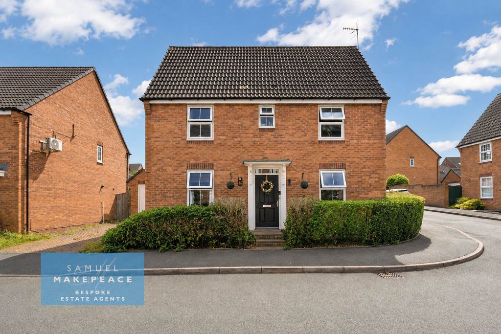 Property photo 1 of 22 Lovely Three Bedroom Detached Property With Modern Interiors