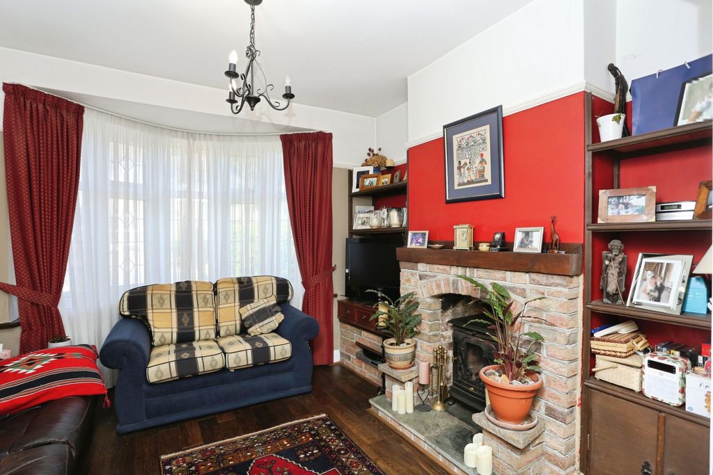 Property photo 2 of 20