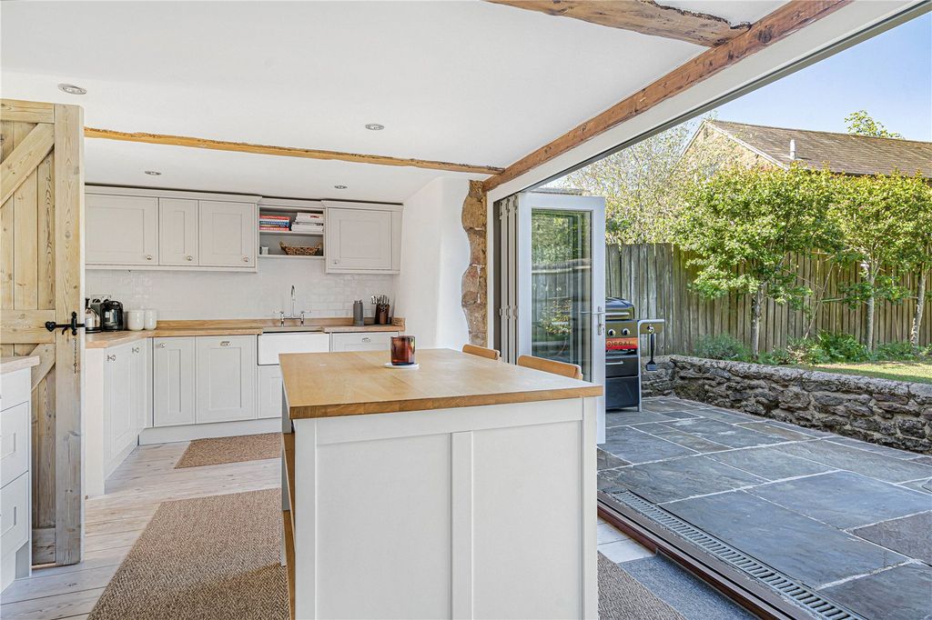 Property photo 2 of 14 Kitchen