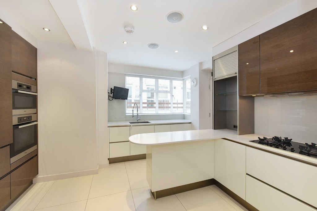 Property photo 3 of 12 Photo