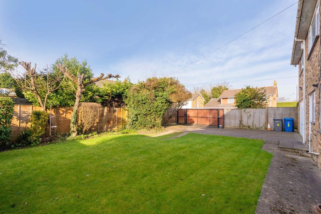 Property photo 3 of 18