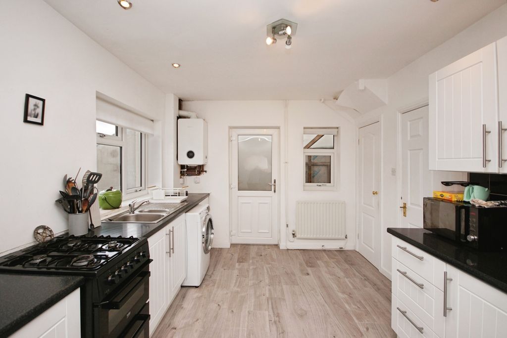 Property photo 2 of 15 Kitchen