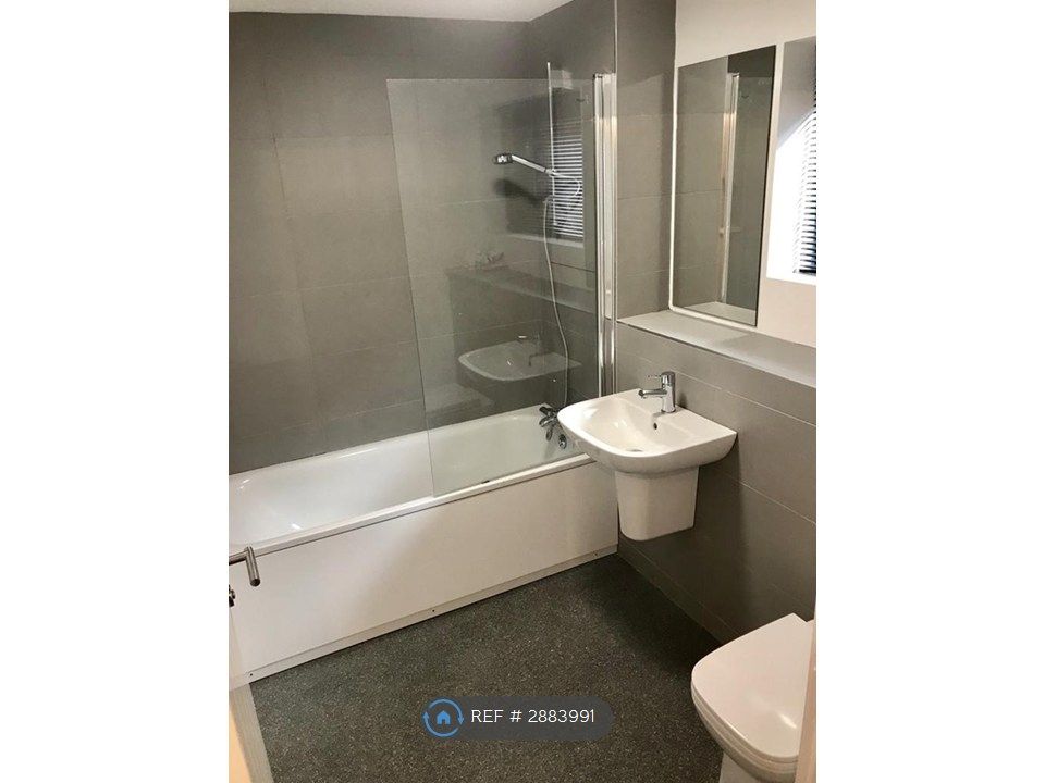 Property photo 3 of 8 Bathroom
