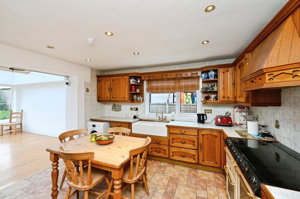 Property photo 2 of 19 Pbox-Img.Jpg