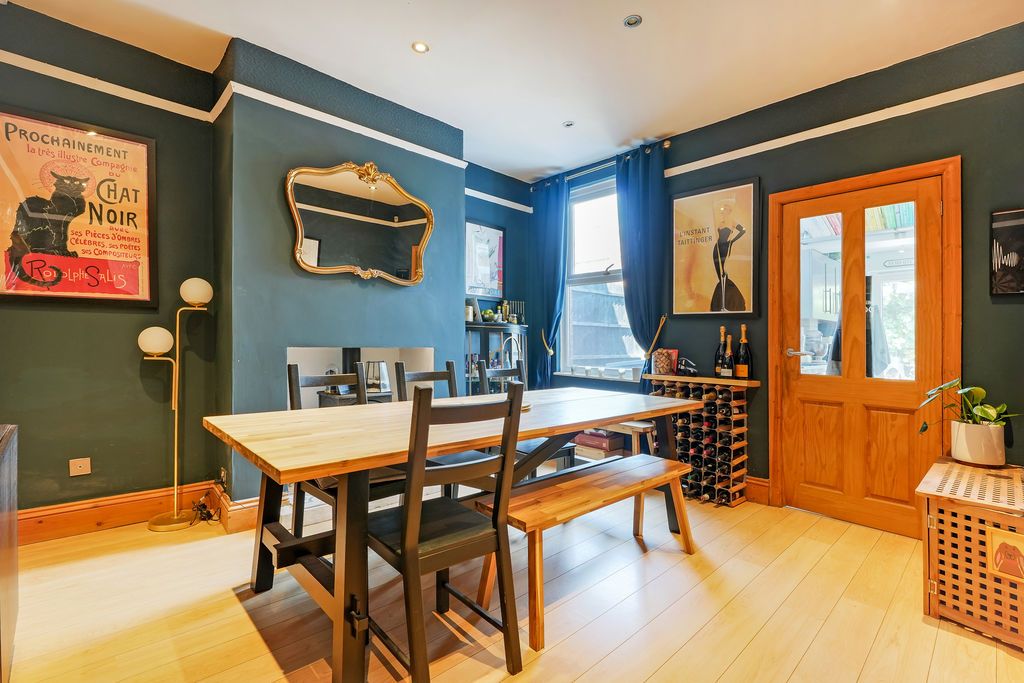 Property photo 3 of 23 Dining Room