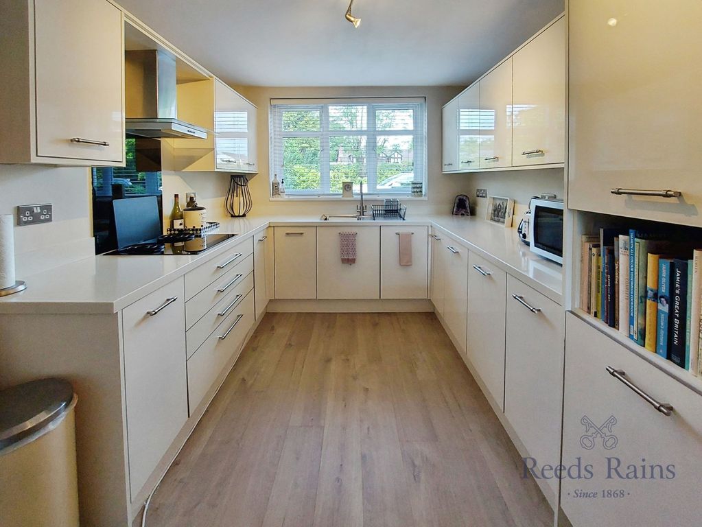 Property photo 3 of 26 Kitchen