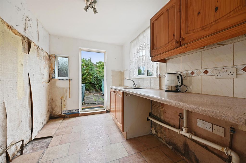 Property photo 3 of 12 Ar - Court Way - 27 (1).Jpg