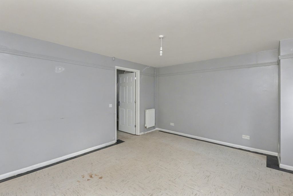 Property photo 3 of 19 16 Falcon Close, Oxford, Oxfordshire, Ox4 6Ey