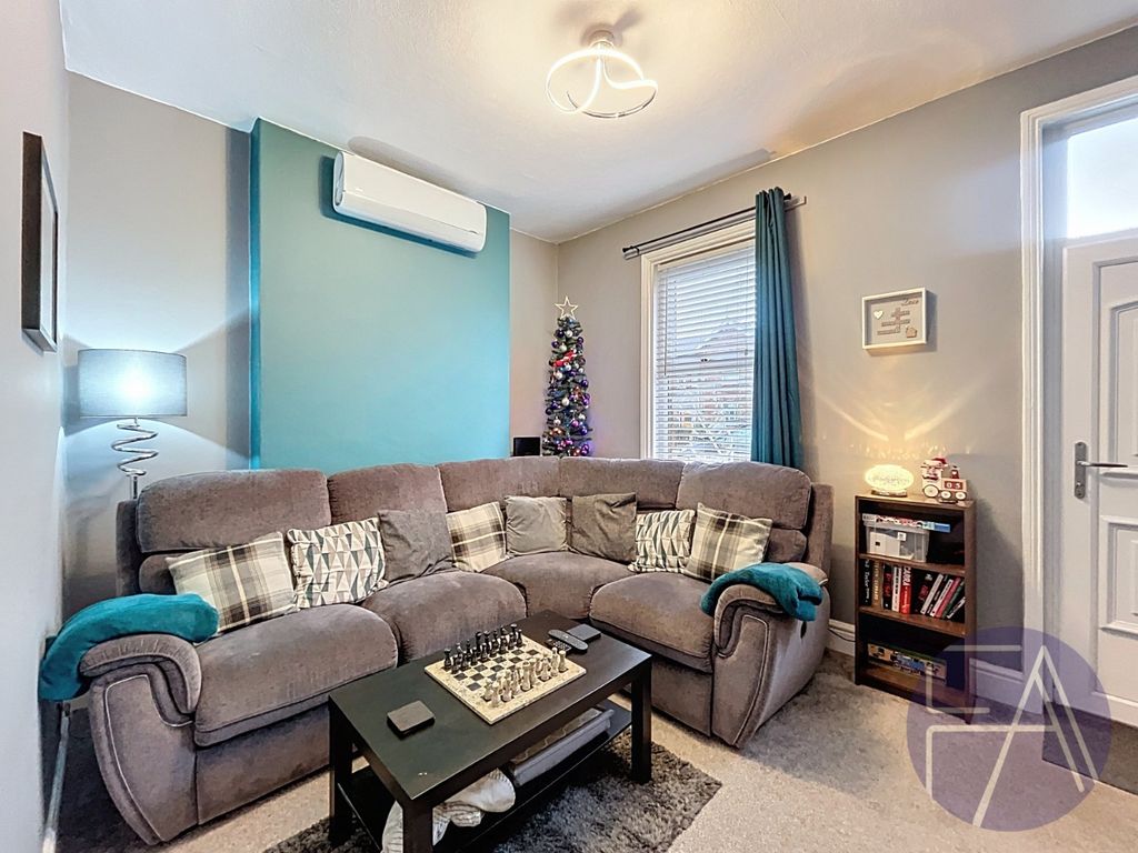 Property photo 2 of 19 4761674