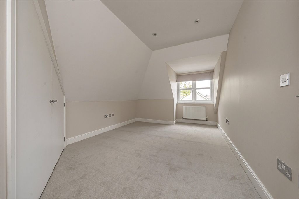 Property photo 3 of 9 Bedroom