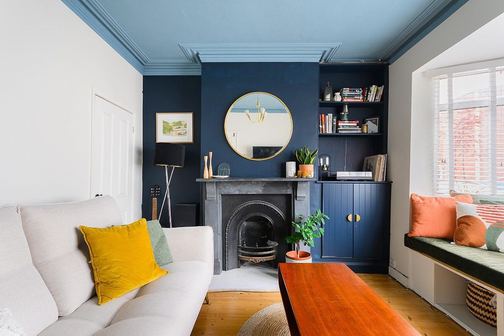 Property photo 3 of 28 1B6Rtn - Living Room C.Jpg