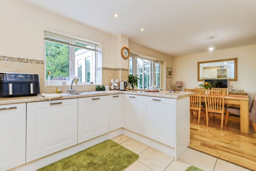 Property photo 3 of 18 Dining Kitchen
