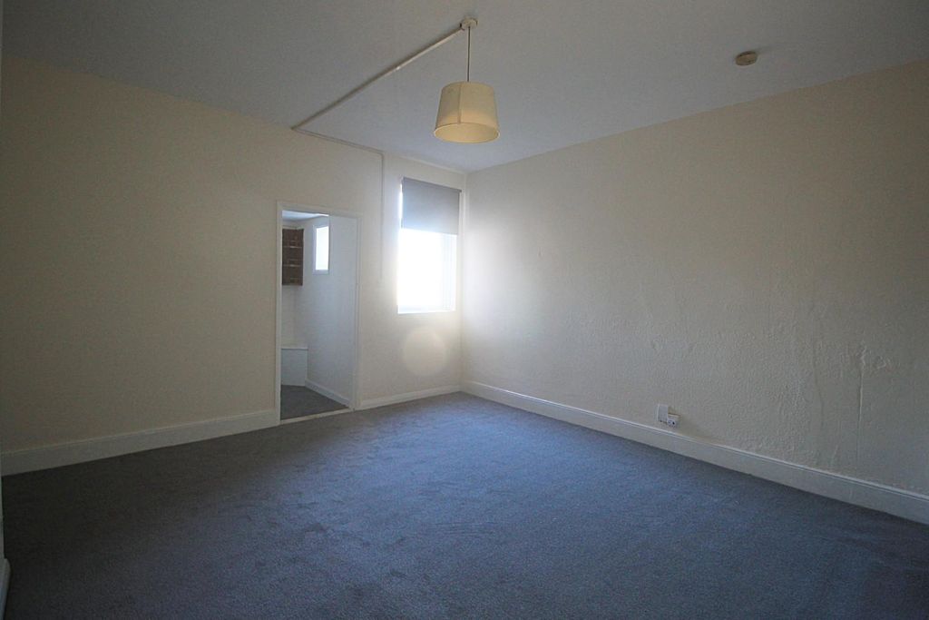 Property photo 2 of 7 Living Flat 4.Jpg