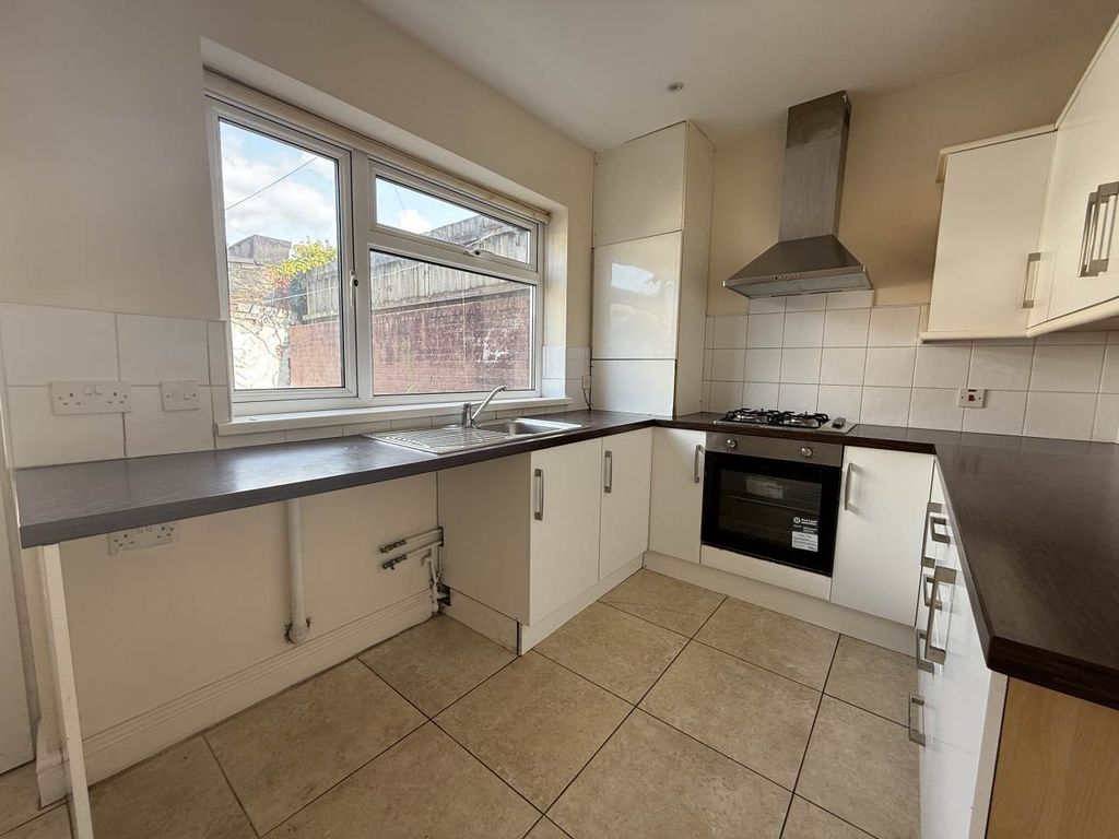 Property photo 3 of 17 Kitchen 2