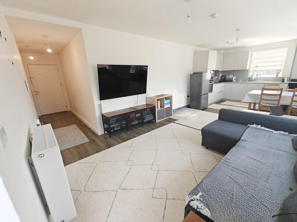 Property photo 1 of 14 Living Room