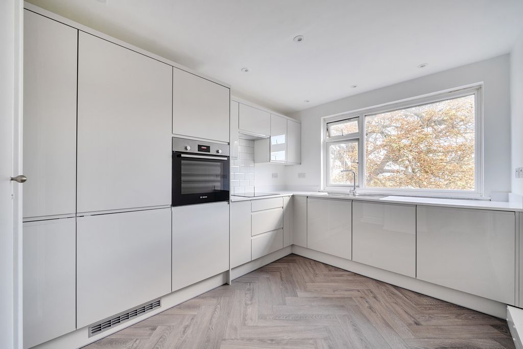Property photo 1 of 11 1523202-5-6Ab2A10...