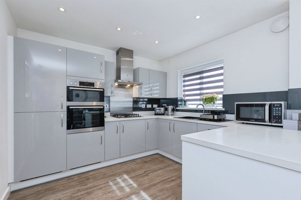 Property photo 3 of 21