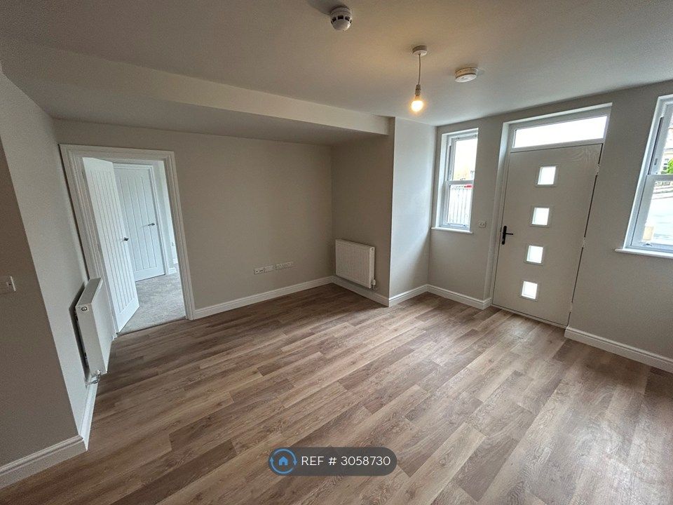 Property photo 2 of 11 Lounge