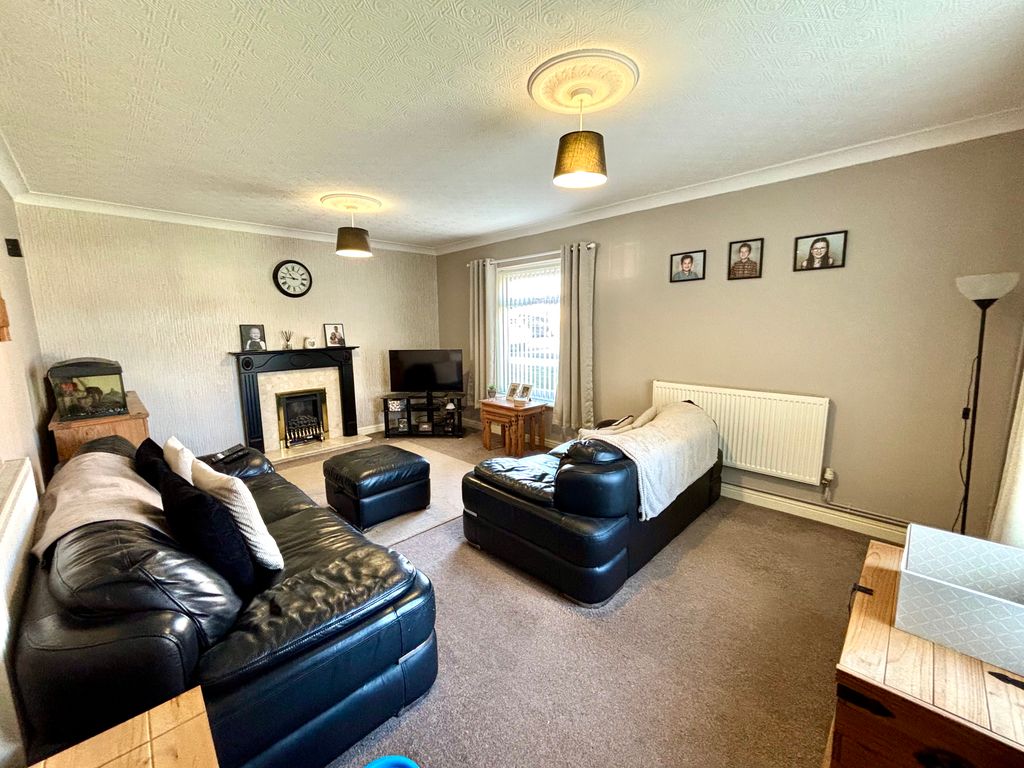 Property photo 2 of 12 Lounge