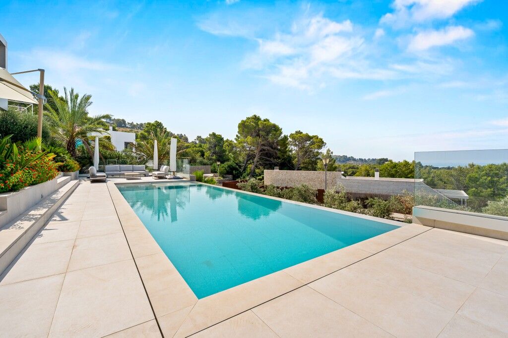 Property photo 3 of 18 Pool (2)