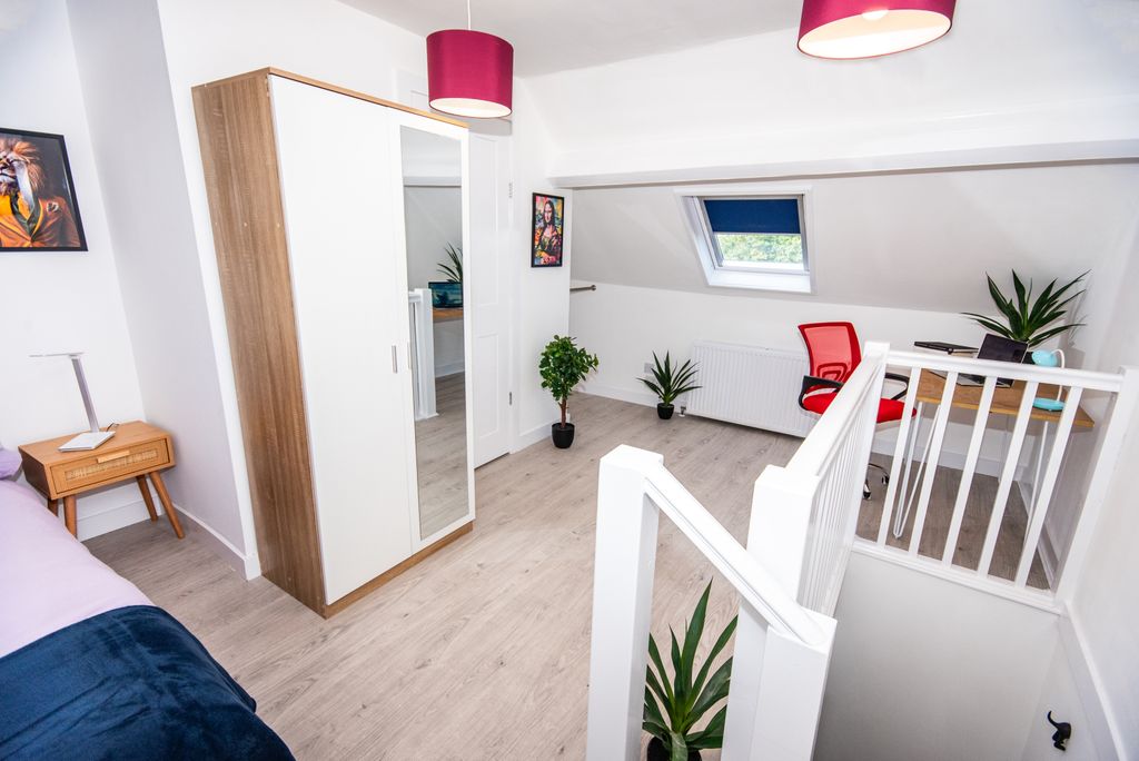 Property photo 1 of 14 Room