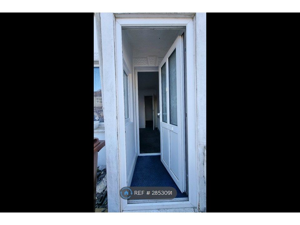 Property photo 3 of 35 Entrance