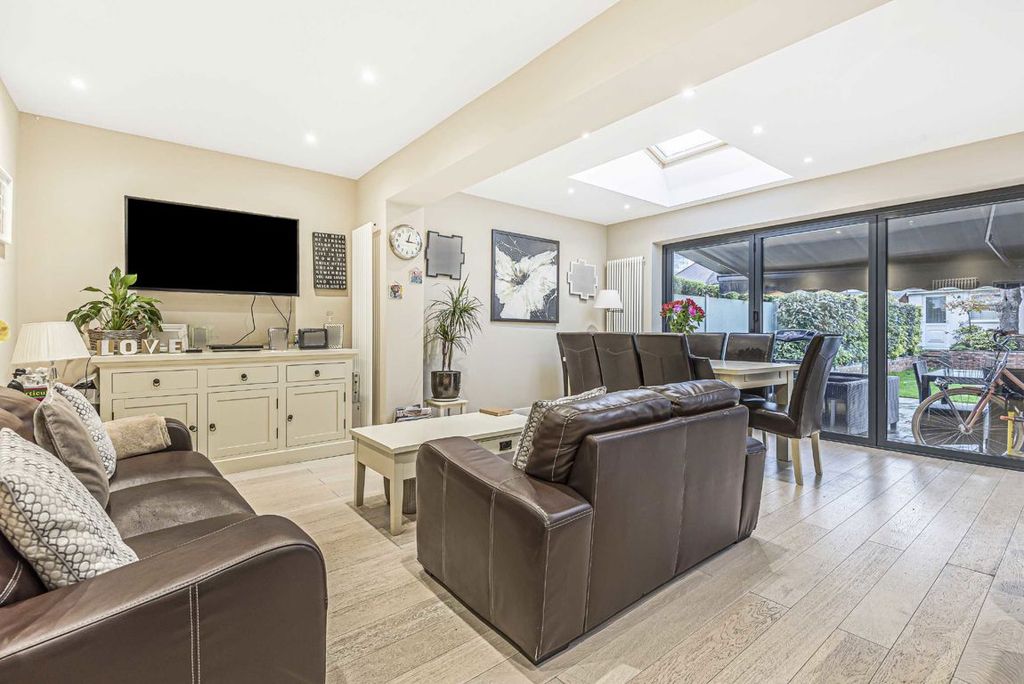 Property photo 3 of 9