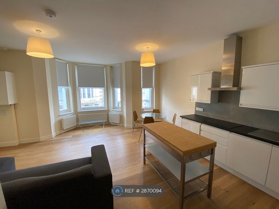 Property photo 1 of 13 Flat 2 Living Room