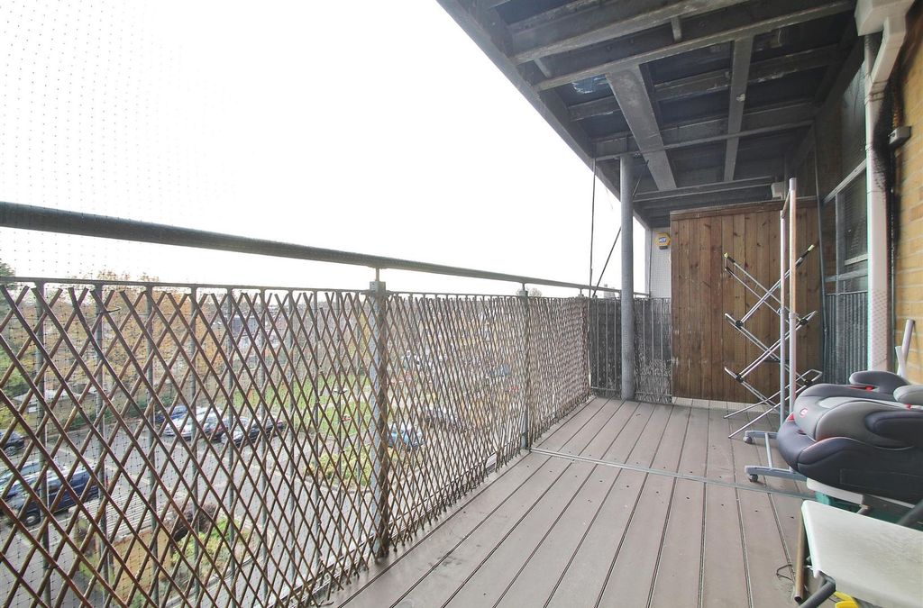Property photo 2 of 8
