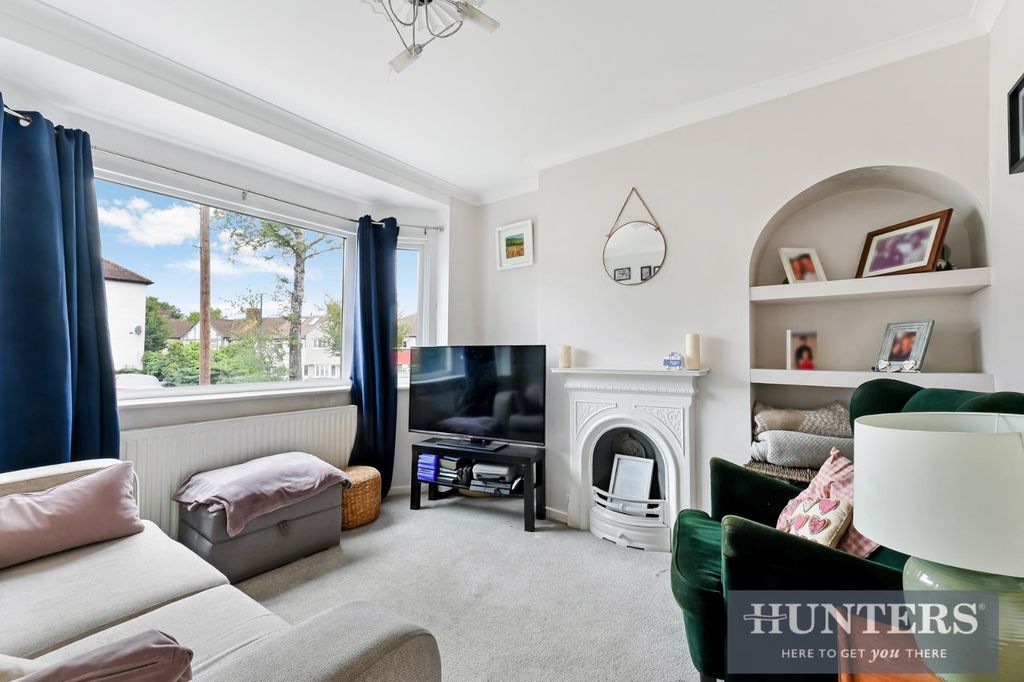 Property photo 3 of 13 Delcombe Avenue, -17.Jpg