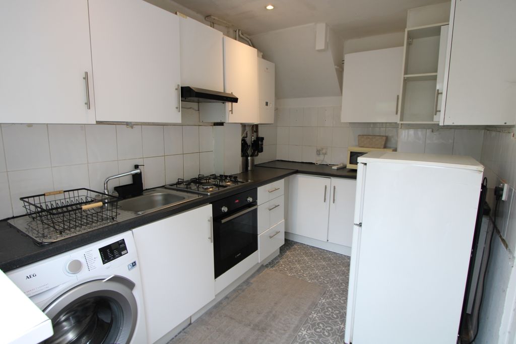 Property photo 2 of 28