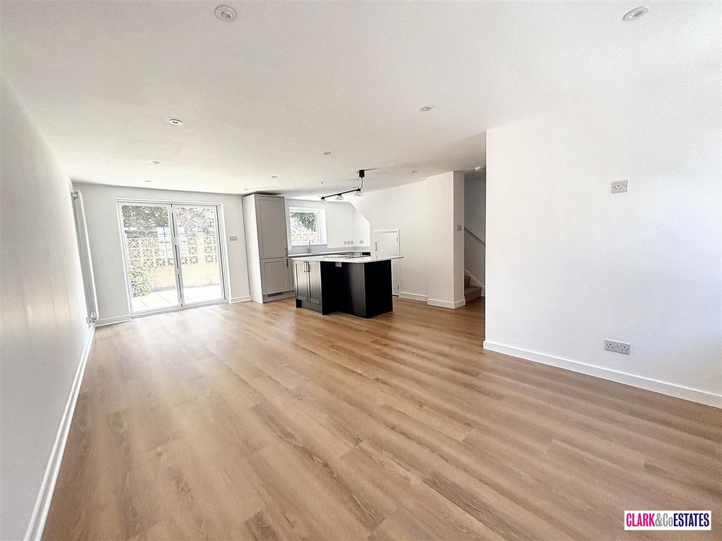 Property photo 3 of 11 Open Plan Kitchen/Dining