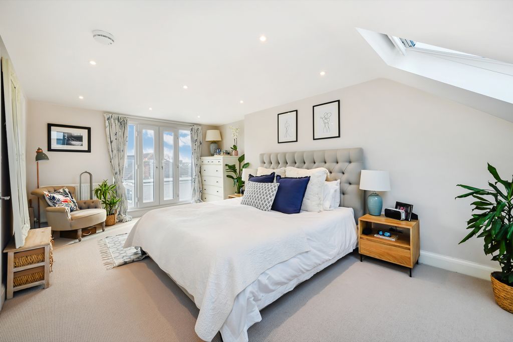 Property photo 3 of 23 Picture No. 09