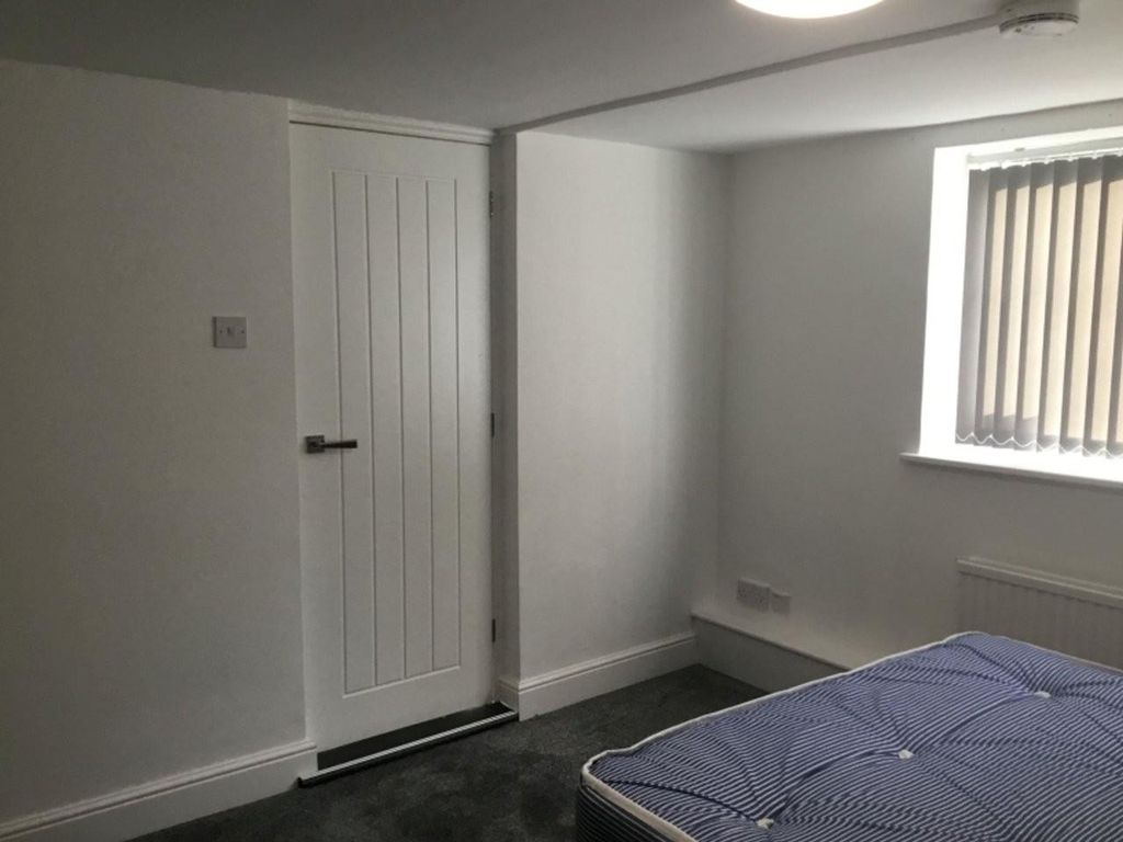 Property photo 2 of 6 F2 Salisbury 2019 Bedroom 1.1.Jpg