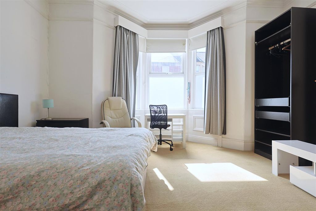 Property photo 2 of 9 A3Ea89B6-1176-44CE-9Bc2-9Eac390Bcf54_1_201_A.Jpeg