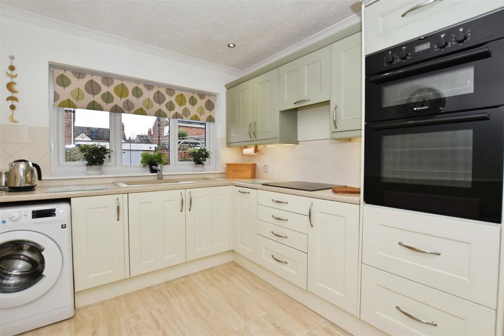 Property photo 3 of 26 4461ee94-Kitchen 20Close.Jpg