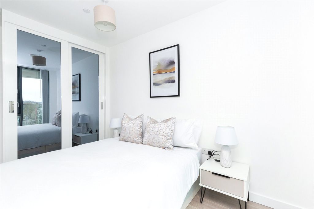 Property photo 3 of 16 Bedroom