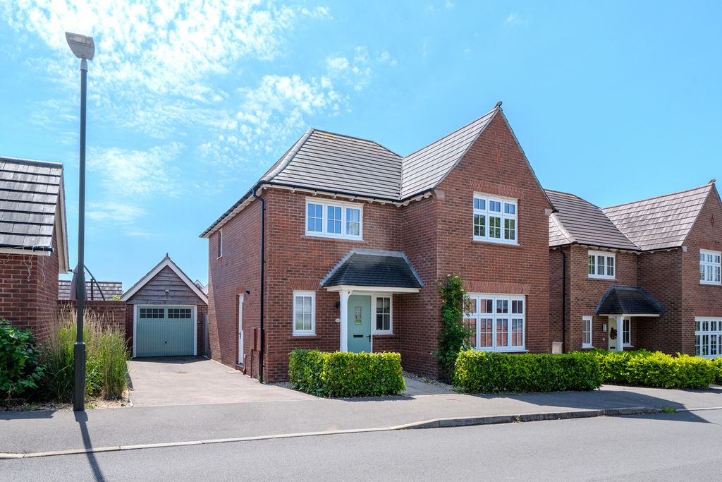 Property photo 1 of 32