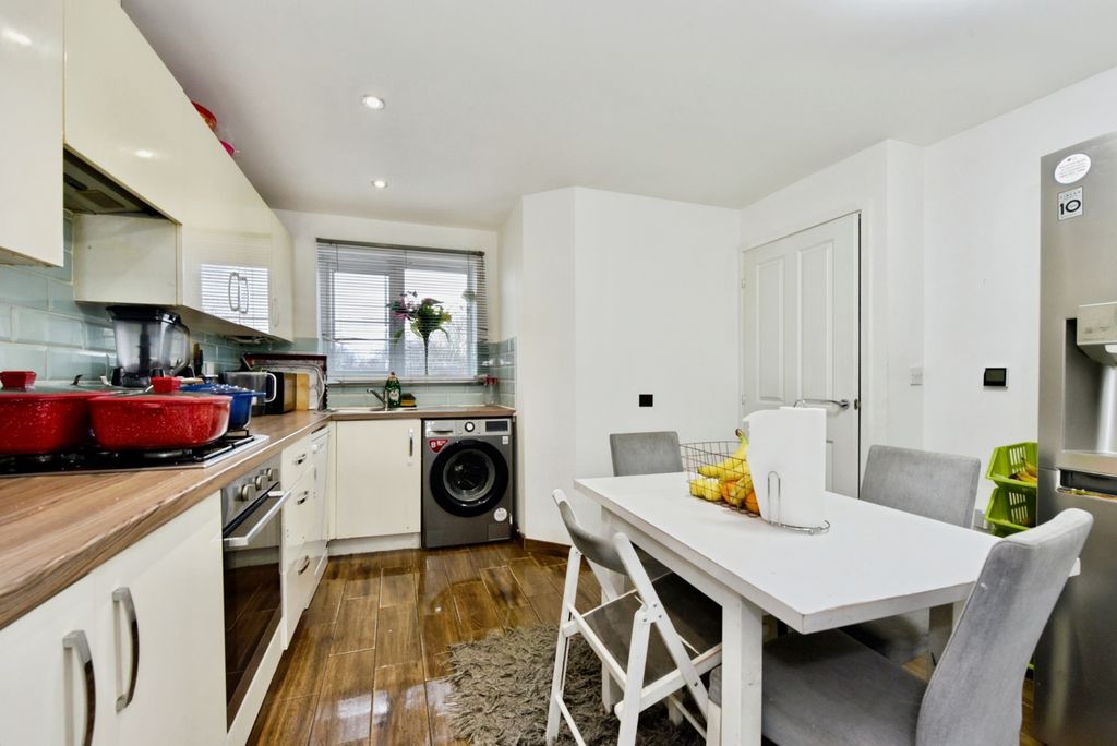 Property photo 3 of 16 Photo